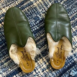 Saba dark green shearling baba size 40 (W 9)